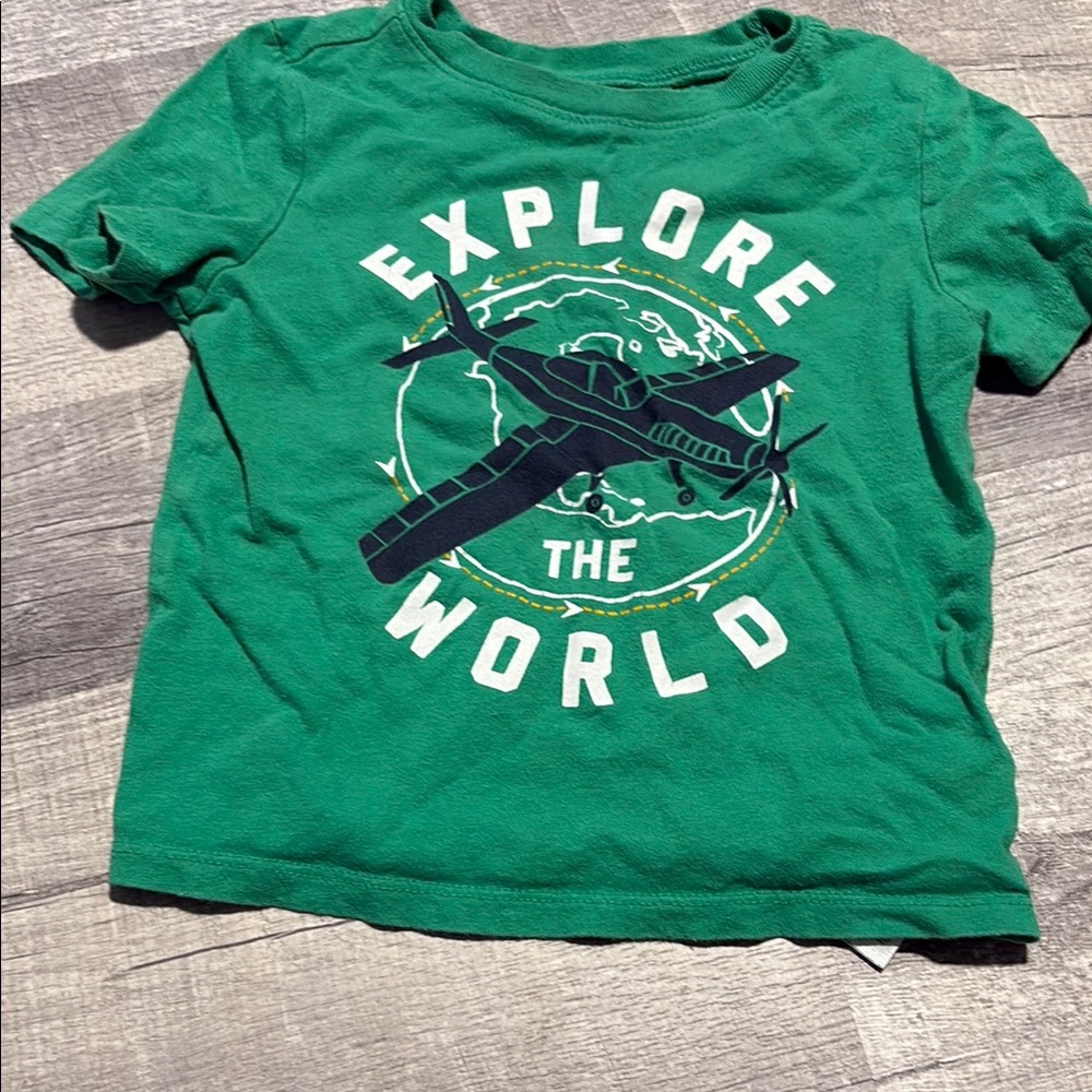 Old Navy Green Short Sleeve Tee Explore the World